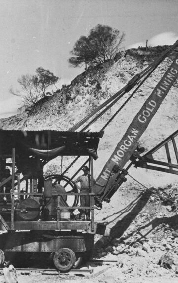 Old photo of steam shovel